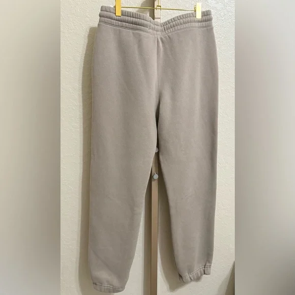 Hollister Men’s Relaxed Fleece Graphic Joggers – Tan - Picture 4 of 6